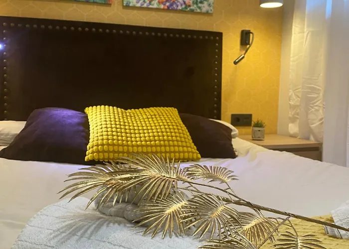 Studio, Cerca De El Rastro De